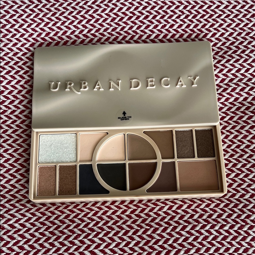 Urban Decay Shaped palette - Picture 3 of 5